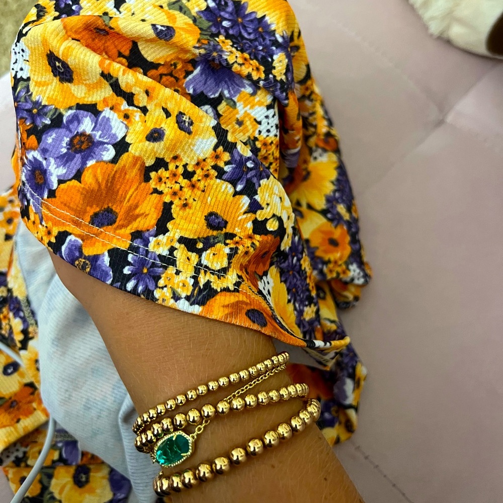 Cute flower dress, selling for cheap for my college closet clean out!!